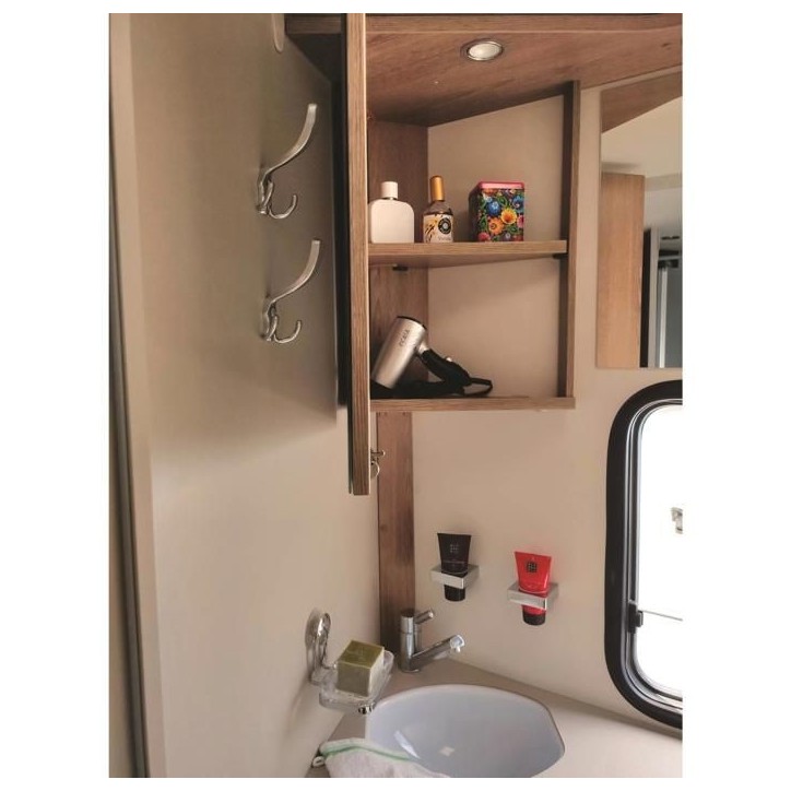 Seche-cheveux - INCASA - 1,50 m - 180 W - Fonction chaud et froid - Branchement sur prise allume-cigare Seche-cheveux - INCASA - 1,50 m - 180 W - Fonction chaud et froid - Branchement sur prise allume-cigare