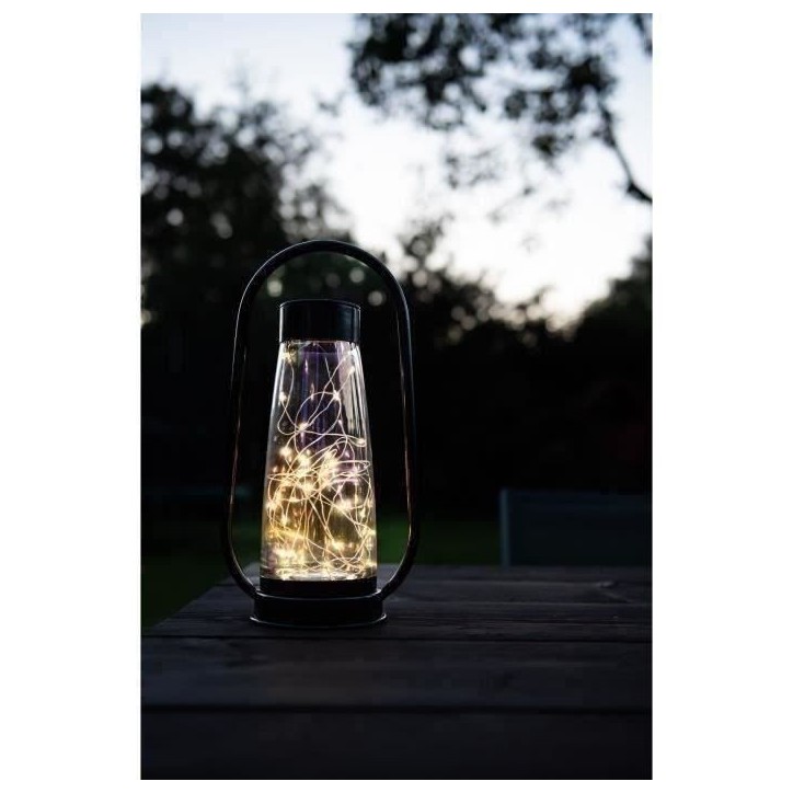 Lanterne solaire - GARDEN ID Noir - Ø18 H34 cm - Batterie AAA - Autonomie 6-8h - Poignée pratique. Lanterne solaire - GARDEN ID Noir - Ø18 H34 cm - Batterie AAA - Autonomie 6-8h - Poignée pratique.