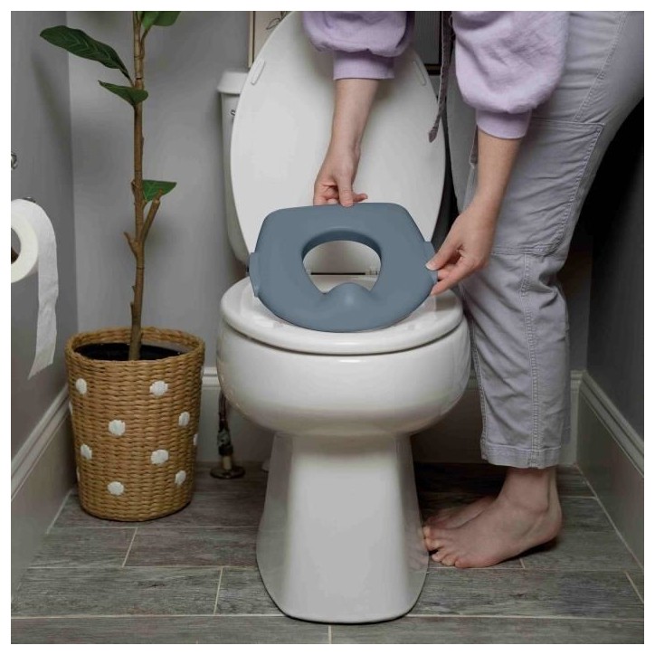 INGENUITY Mini Toilette enfant avec Réducteur de Toilette inclus, Chasse d'eau musicale et rangement lingette intégré Bleu INGENUITY Mini Toilette enfant avec Réducteur de Toilette inclus, Chasse d'eau musicale et rangement lingette intégré Bleu