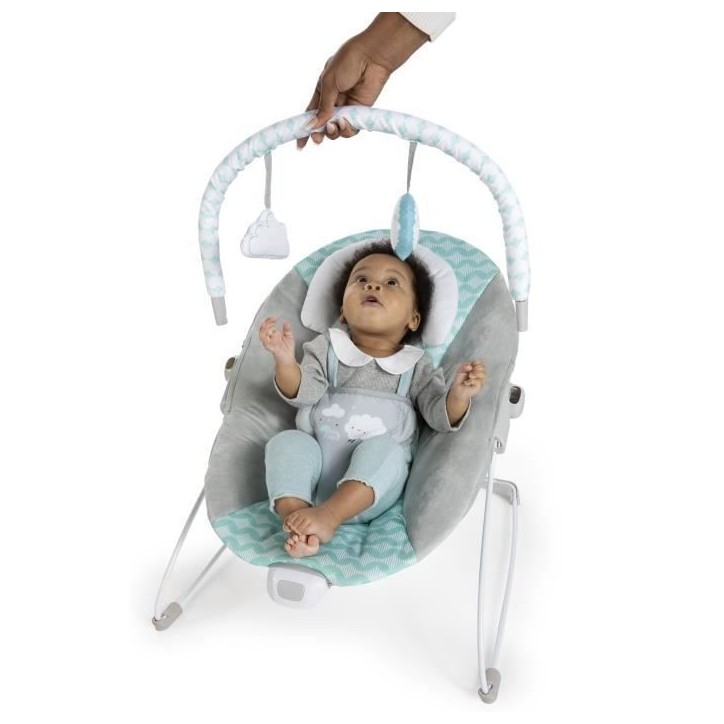 INGENUITY Transat bébé Nuages, Vibrations apaisantes, Arche d'éveil avec 2 peluches, Cale tete amovible, Cadeau Noel bébé INGENUITY Transat bébé Nuages, Vibrations apaisantes, Arche d'éveil avec 2 peluches, Cale tete amovible, Cadeau Noel bébé