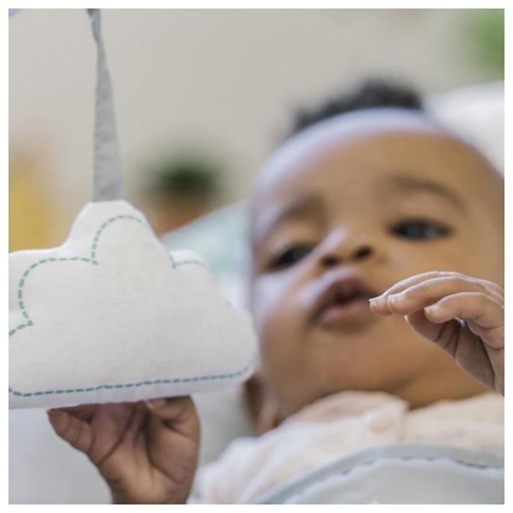 INGENUITY Transat bébé Nuages, Vibrations apaisantes, Arche d'éveil avec 2 peluches, Cale tete amovible, Cadeau Noel bébé INGENUITY Transat bébé Nuages, Vibrations apaisantes, Arche d'éveil avec 2 peluches, Cale tete amovible, Cadeau Noel bébé