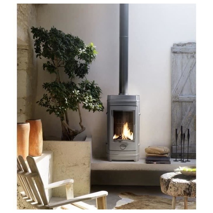 Poele a bois INVICTA Cassine - Puissance optimale :10 kW - Max : 15 kW - Rendement 76%, bûches 34 cm - Fabriqué en France Poele a bois INVICTA Cassine - Puissance optimale :10 kW - Max : 15 kW - Rendement 76%, bûches 34 cm - Fabriqué en France