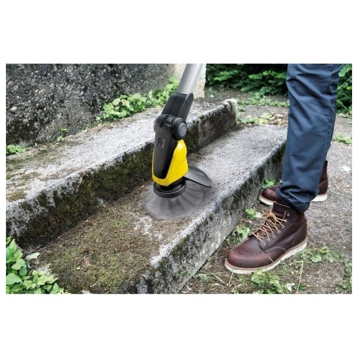 Désherbeur sur batterie KARCHER WRE 18-55 - Élimination efficace de la mousse et des mauvaises herbes Désherbeur sur batterie KARCHER WRE 18-55 - Élimination efficace de la mousse et des mauvaises herbes