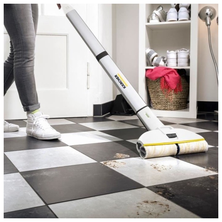 KARCHER EWM 2 - Balai serpilliere électrique sans fil - Permet de nettoyer jusqu'a 60 m² - Tout type de sols durs