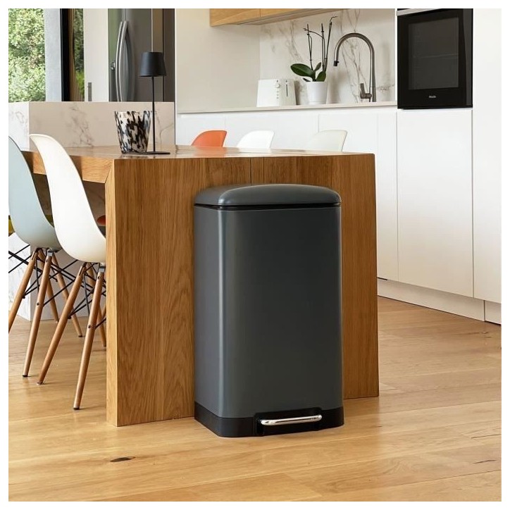 Poubelle de cuisine a pédale - GREENWICH - KITCHEN MOVE - 40L - Design - Gris mat en acier inox Poubelle de cuisine a pédale - GREENWICH - KITCHEN MOVE - 40L - Design - Gris mat en acier inox