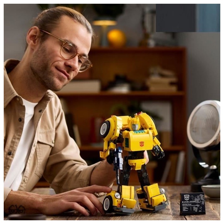 LEGO Icons 10338 Transformers Bumblebee - Figurine Robot pour Adultes - Véhicule