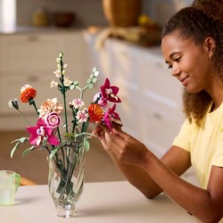 LEGO Botanique 10342 Le joli bouquet de fleurs roses - Set de construc