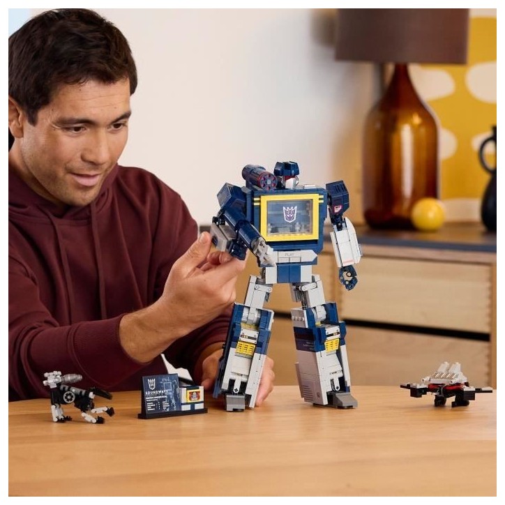 LEGO Icons 10358 Transformers : Soundwave - Set de Construction pour Adulte - Maquette