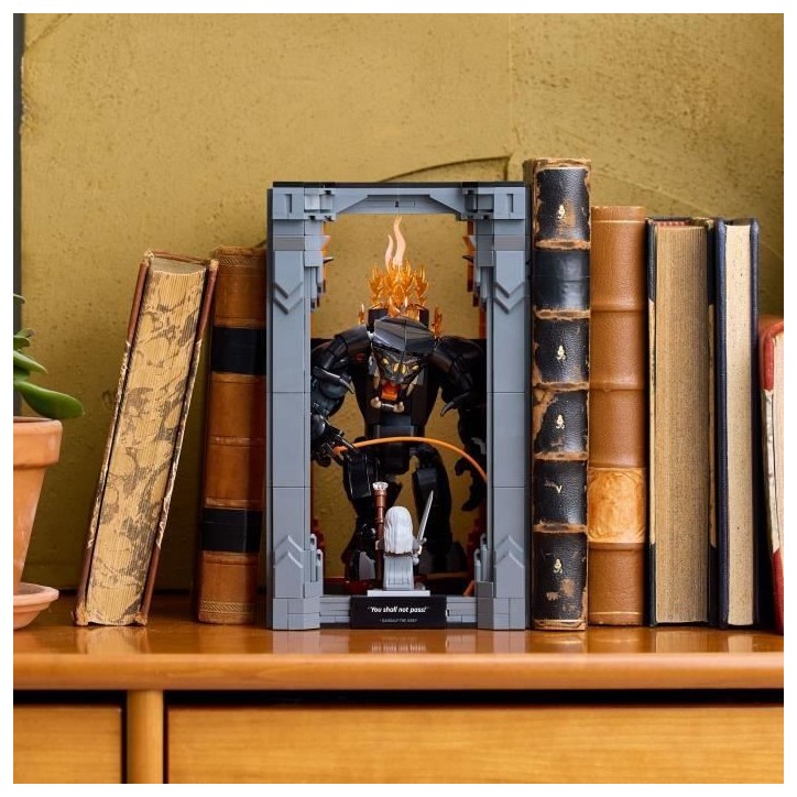 LEGO Icons Le Seigneur des Anneaux : Book Nook du Balrog - Set de Construction - Décoration pour Étagere DIY - Minifigurine de LEGO Icons Le Seigneur des Anneaux : Book Nook du Balrog - Set de Construction - Décoration pour Étagere DIY - Minifigurine de