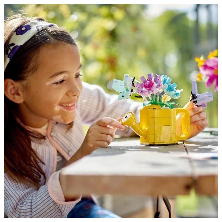 LEGO 31149 Creator 3en1 Les Fleurs dans l'Arrosoir, Jouet pour Enfants, avec Arrosoir, Bouquet de Fleurs et 2 Oiseaux