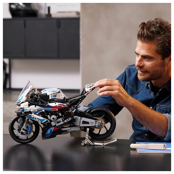 LEGO Technic 42130 BMW M 1000 RR, Construction Moto BMW, Maquette Moto GP, Échelle 1:5, Cadeau Motard, pour Adultes LEGO Technic 42130 BMW M 1000 RR, Construction Moto BMW, Maquette Moto GP, Échelle 1:5, Cadeau Motard, pour Adultes