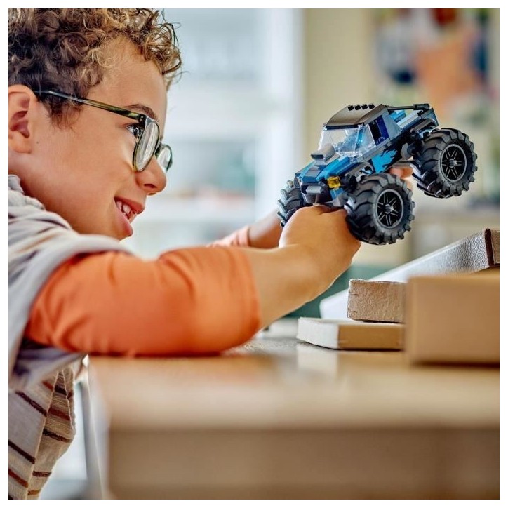 LEGO 60402 City Le Monster Truck Bleu, Jouet Camion Tout-Terrain et Minifigurine de Conducteur, Cadeau Enfants