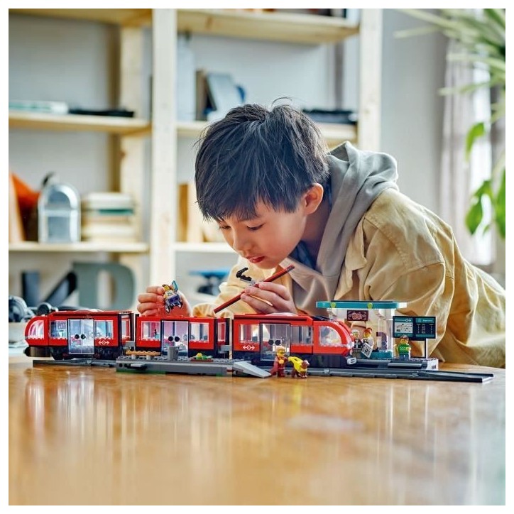 LEGO City 60423 Le tramway et la station du centre-ville, véhicule pour enfants des 7 ans LEGO City 60423 Le tramway et la station du centre-ville, véhicule pour enfants des 7 ans