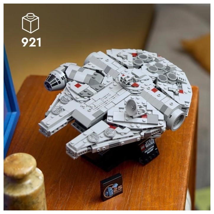 LEGO Star Wars 75375 Millennium Falcon, Set de Construction, Vaisseau Spatial, Adultes