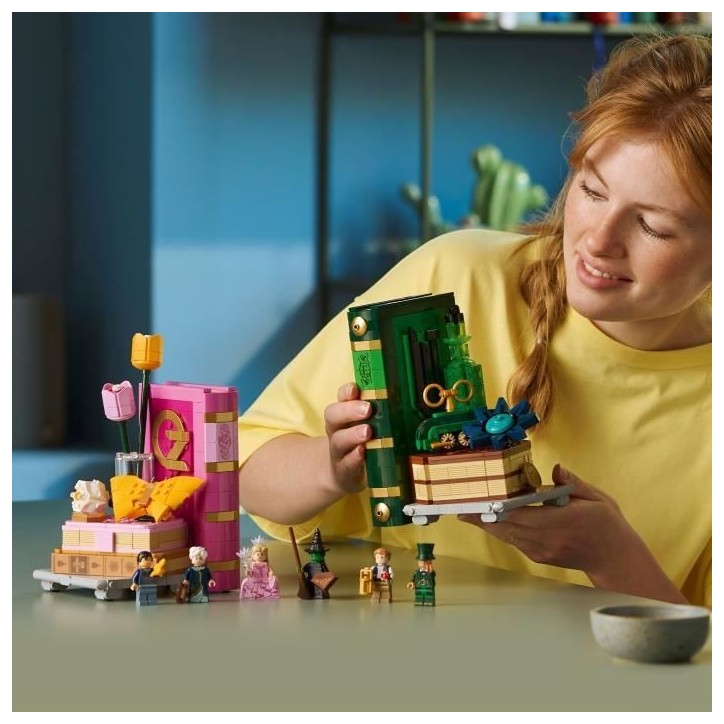 LEGO Wicked Book Nook de Glinda et Elphaba LEGO Wicked Book Nook de Glinda et Elphaba
