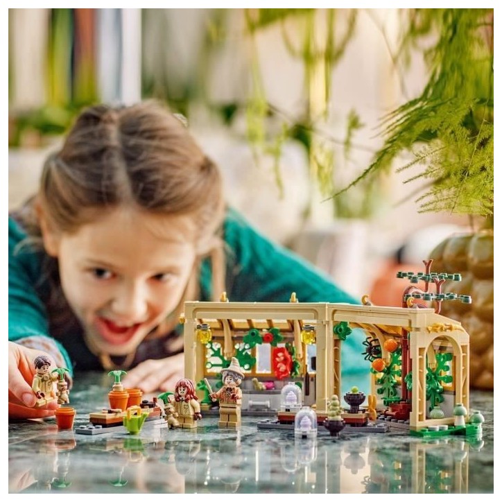 LEGO Harry Potter 76445 Le Château De Poudlard : Le Cours De Botanique - Jouet des 8 Ans