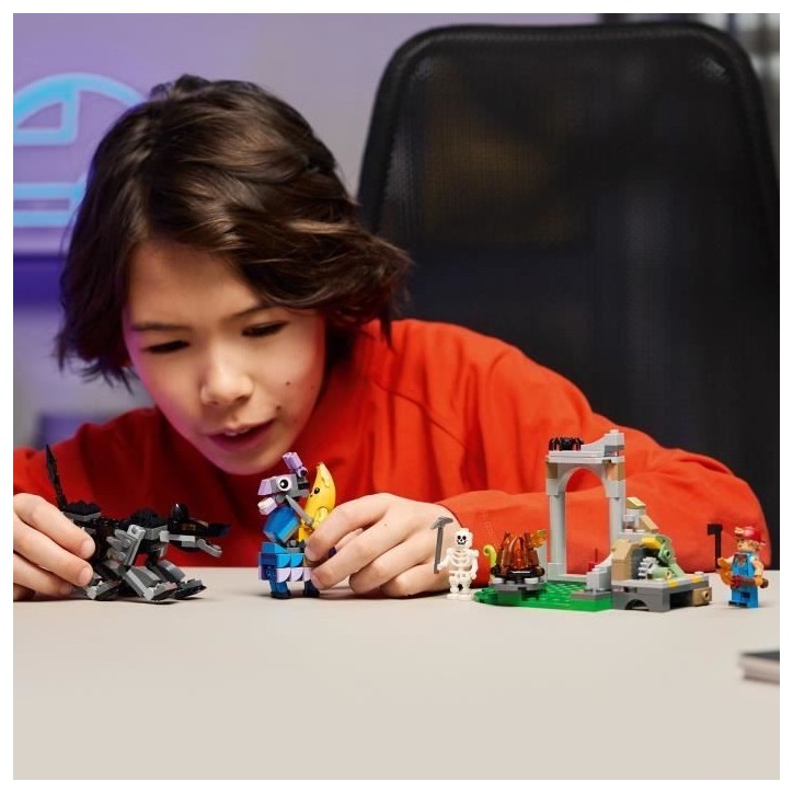 LEGO Fortnite 77075 Le Camp de Banane et Mécano - Jeu de Construction pour Garçon 7 ans LEGO Fortnite 77075 Le Camp de Banane et Mécano - Jeu de Construction pour Garçon 7 ans