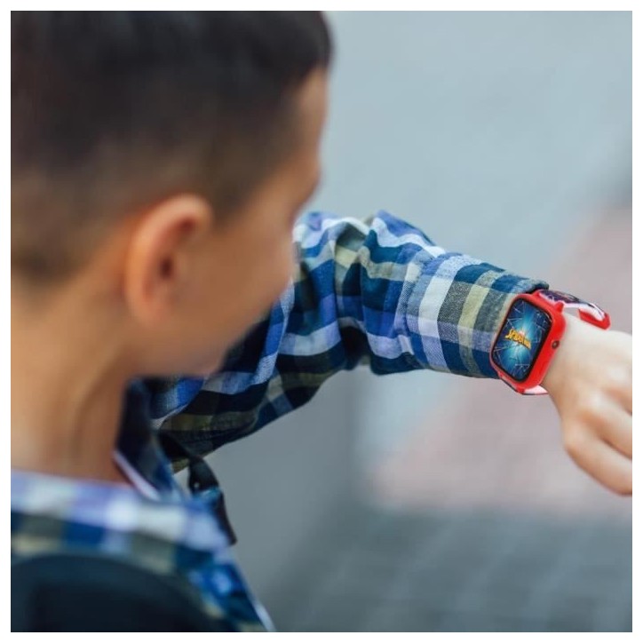Montre avec écran couleurs SpiderMan avec camera et carte mémoire de 8 Go Montre avec écran couleurs SpiderMan avec camera et carte mémoire de 8 Go