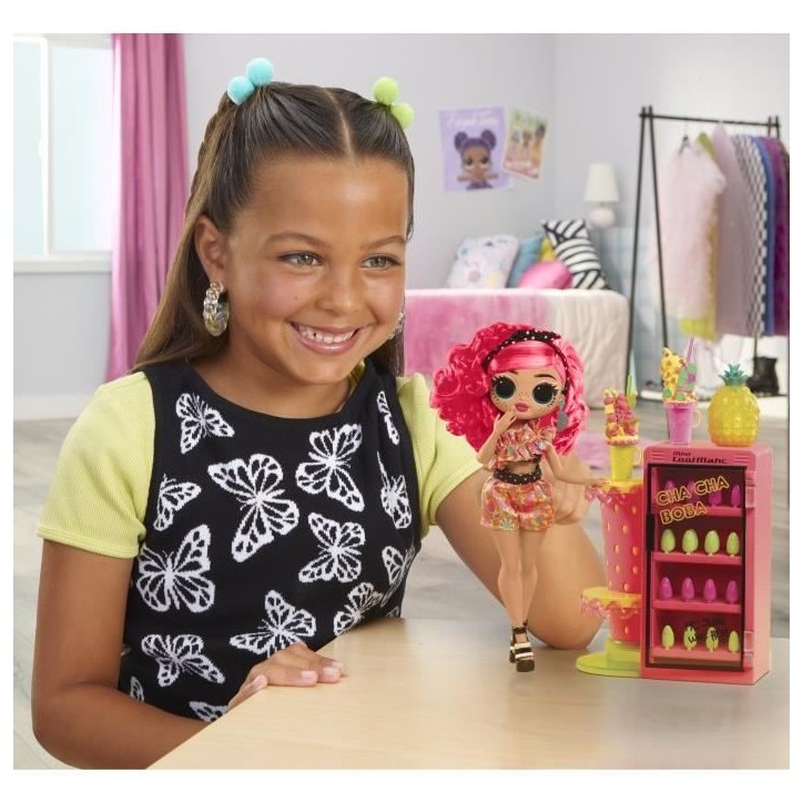 L.O.L. Surprise OMG Sweet Nails™ - Bar a ongles - Poupée mannequin Pinky Pops Fruit Shop - Theme Fruit - A partir de 4 ans L.O.L. Surprise OMG Sweet Nails™ - Bar a ongles - Poupée mannequin Pinky Pops Fruit Shop - Theme Fruit - A partir de 4 ans