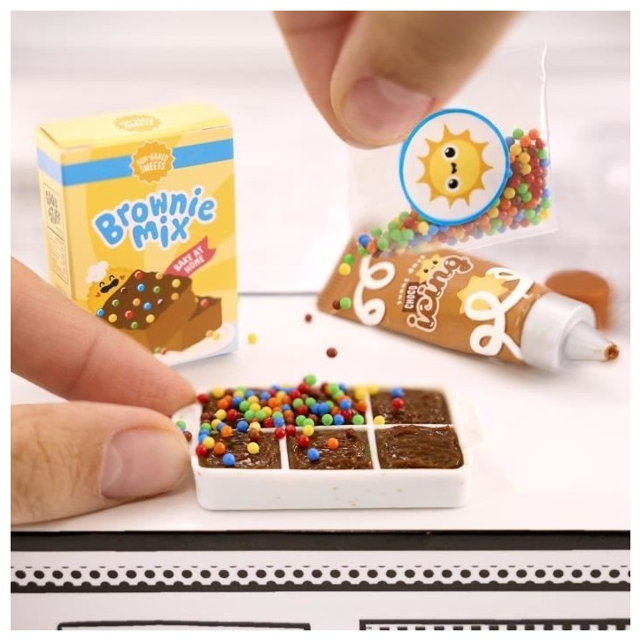 MGA's Miniverse- Make It Mini From Scratch - Des 8 ans MGA's Miniverse- Make It Mini From Scratch - Des 8 ans