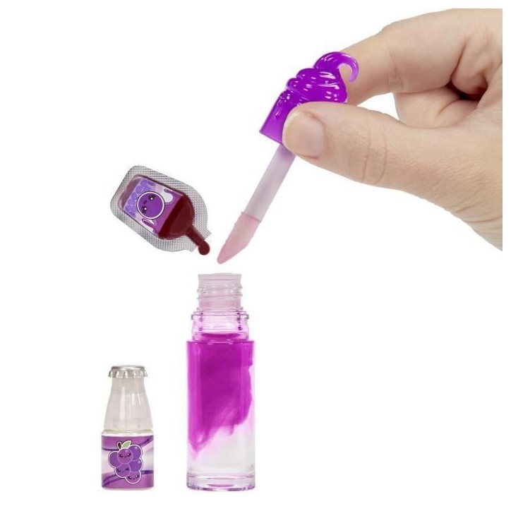 Yummiland - 1 poupée 10 cm et un gloss pailleté a créer - Greta - Goût Raisin - Des 4ans Yummiland - 1 poupée 10 cm et un gloss pailleté a créer - Greta - Goût Raisin - Des 4ans