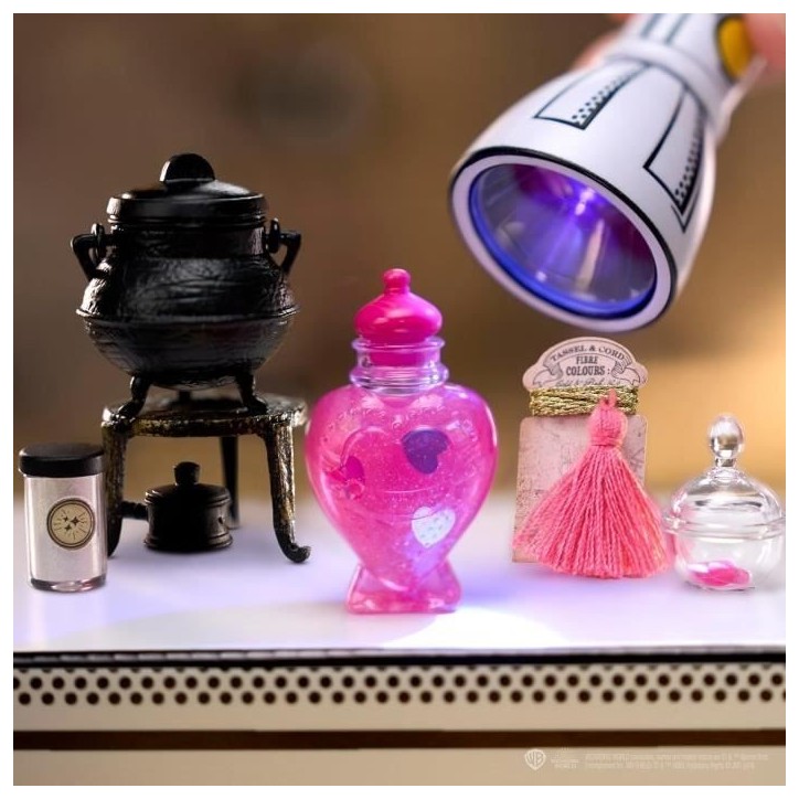 MGA Miniverse - Harry Potter - Jeu Créatif - Potions emblématiques - Loisirs créatif et décoratif en résine - Non Comestibl MGA Miniverse - Harry Potter - Jeu Créatif - Potions emblématiques - Loisirs créatif et décoratif en résine - Non Comestibl