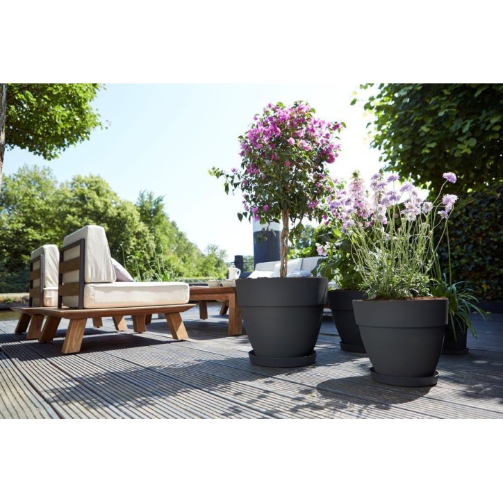 ELHO Lot de 2 pots de fleur rond avec soucoupes Vibia Campana + Loft - Ø29,8 x H25,8cm + soucoupe Ø21 x H2,8cm - 22 L - Noir ELHO Lot de 2 pots de fleur rond avec soucoupes Vibia Campana + Loft - Ø29,8 x H25,8cm + soucoupe Ø21 x H2,8cm - 22 L - Noir