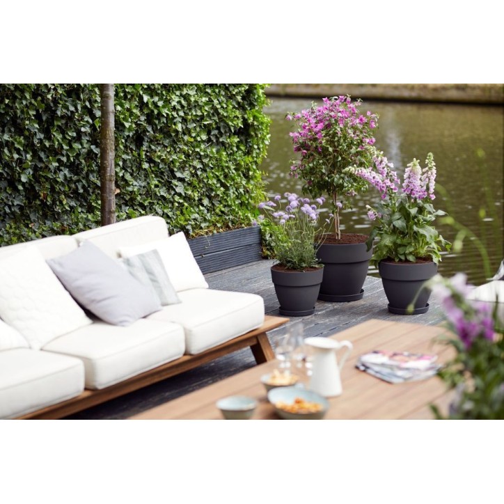 ELHO Lot de 2 pots de fleur rond avec soucoupes Vibia Campana + Loft - Ø29,8 x H25,8cm + soucoupe Ø21 x H2,8cm - 22 L - Noir ELHO Lot de 2 pots de fleur rond avec soucoupes Vibia Campana + Loft - Ø29,8 x H25,8cm + soucoupe Ø21 x H2,8cm - 22 L - Noir