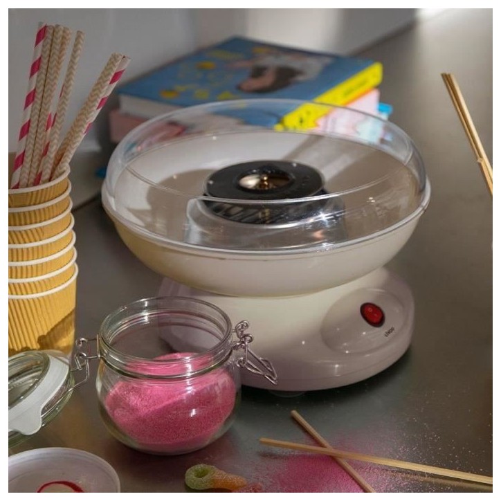 Machine a barbe a papa - LIVOO - DOM468C - 450W - Cuve et couvercle amovibles - Cuillere doseuse et 10 sticks en bambou inclus Machine a barbe a papa - LIVOO - DOM468C - 450W - Cuve et couvercle amovibles - Cuillere doseuse et 10 sticks en bambou inclus