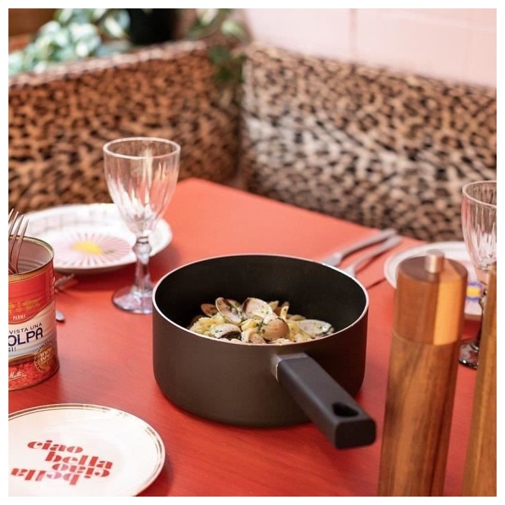 Set de 2 casseroles - LIVOO - MEP154N - Antiadhésif sans PFOA - Manche silicone - Tous feux Set de 2 casseroles - LIVOO - MEP154N - Antiadhésif sans PFOA - Manche silicone - Tous feux
