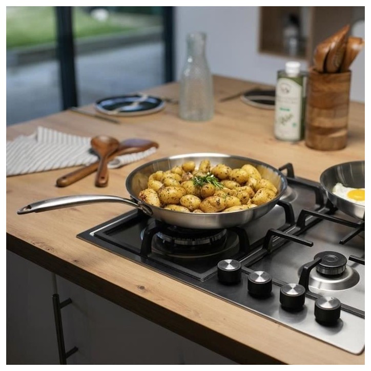 Poele Acier inoxydable 18/10 Triply Brigade 28 cm - LIVOO - MEP159 - Tous feux dont induction - Made in France Poele Acier inoxydable 18/10 Triply Brigade 28 cm - LIVOO - MEP159 - Tous feux dont induction - Made in France