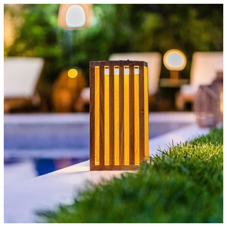 Lanterne solaire décorative - LUMISKY - CHENNAI - H30 cm - En bois teck massif - LED blanc chaud Lanterne solaire décorative - LUMISKY - CHENNAI - H30 cm - En bois teck massif - LED blanc chaud