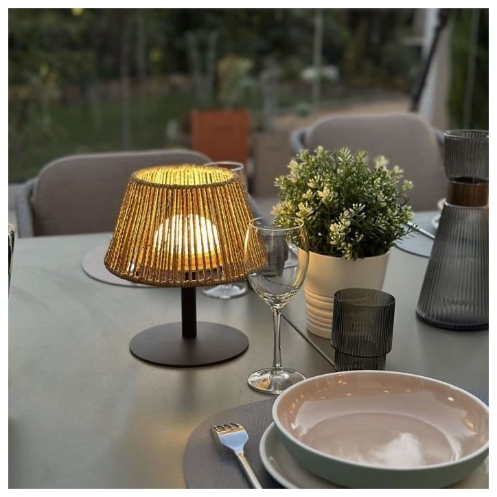 Lampe de table sans fil - LUMISKY - STANDY MINI RAFFY - H22 cm - Raphia naturel - LED blanc chaud et blanc Lampe de table sans fil - LUMISKY - STANDY MINI RAFFY - H22 cm - Raphia naturel - LED blanc chaud et blanc