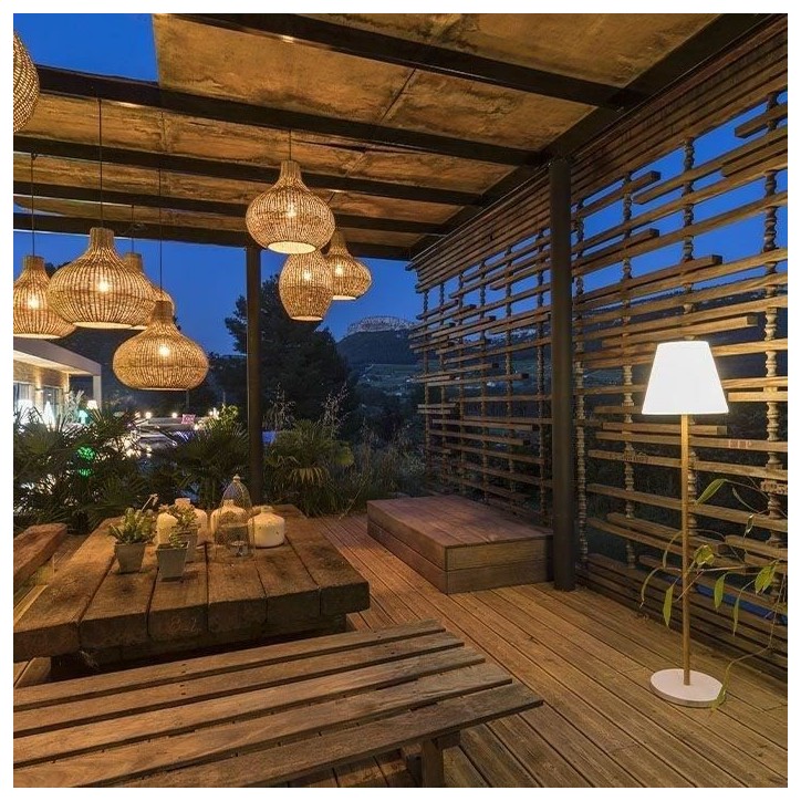 Lampadaire solaire et rechargeable - LUMISKY - STANDY WOOD SOLAR - H150 cm - LED blanc chaud dimmable Lampadaire solaire et rechargeable - LUMISKY - STANDY WOOD SOLAR - H150 cm - LED blanc chaud dimmable
