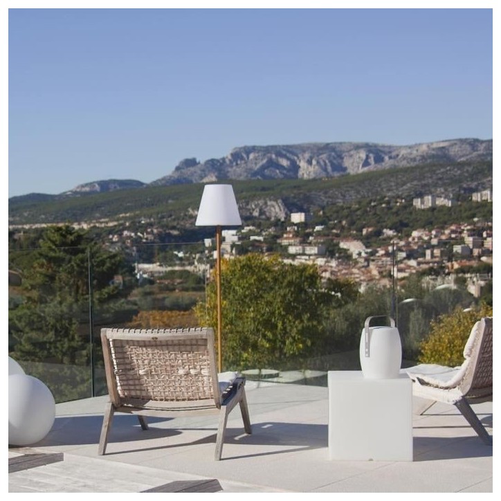 Lampadaire solaire et rechargeable - LUMISKY - STANDY WOOD SOLAR - H150 cm - LED blanc chaud dimmable Lampadaire solaire et rechargeable - LUMISKY - STANDY WOOD SOLAR - H150 cm - LED blanc chaud dimmable