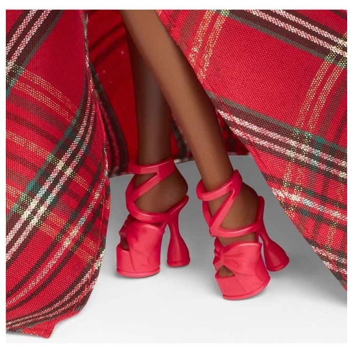 BARBIE Poupée joyeux noël brune HRM62 BARBIE Poupée joyeux noël brune HRM62