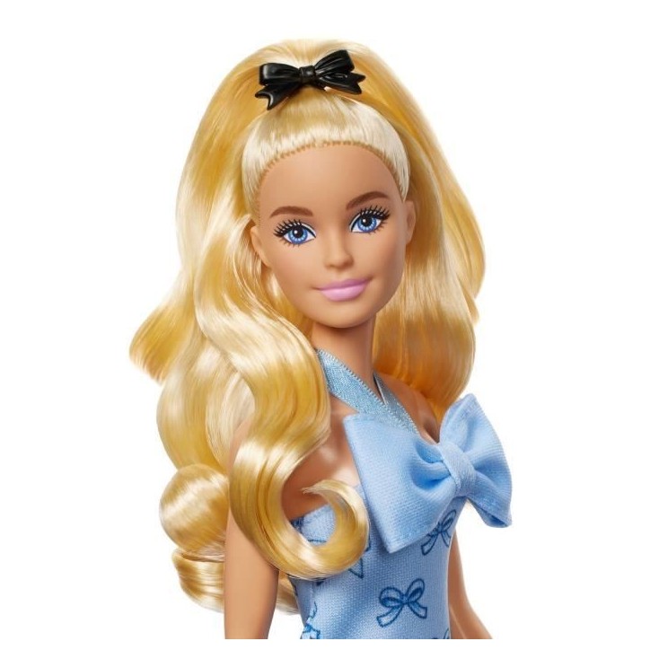 Barbie - Poupée Barbie Fashionistas Robe Dos Nu Bleu Layette avec noeud - Barbie - HYT93 Barbie - Poupée Barbie Fashionistas Robe Dos Nu Bleu Layette avec noeud - Barbie - HYT93