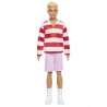 Barbie - Poupée Ken Fashionistas avec haut a rayures rouges et short