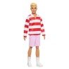 Barbie - Poupée Ken Fashionistas avec haut a rayures rouges et short
