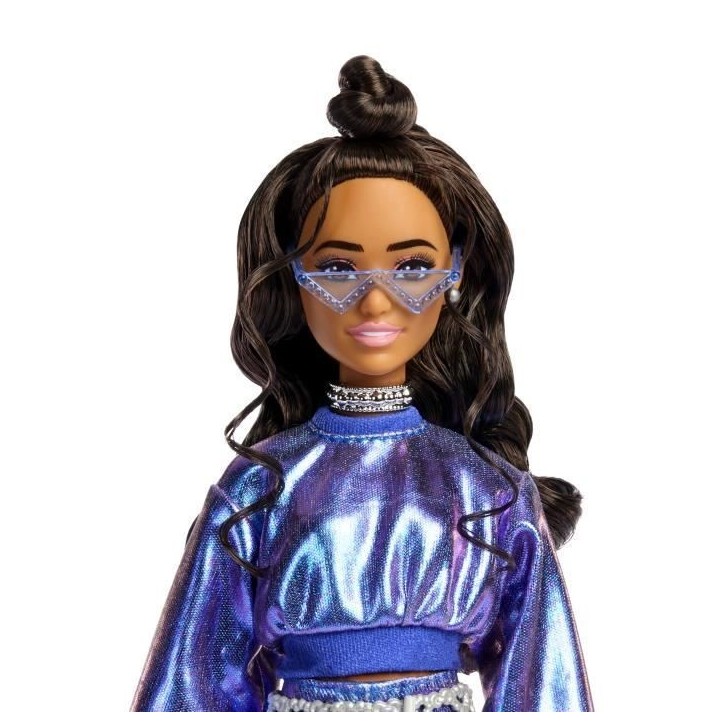 Barbie - Poupée Deluxe Style - Haut et jupe bleu métallisé - Brune - Barbie - JFP42 Barbie - Poupée Deluxe Style - Haut et jupe bleu métallisé - Brune - Barbie - JFP42