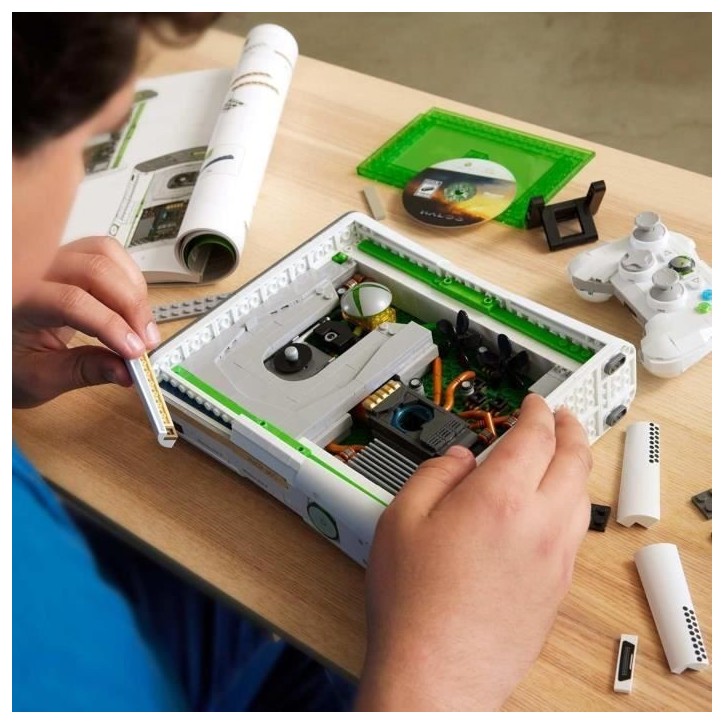 Coffret de Construction - MEGA - Réplique Xbox 360 - 1342 pieces - Manette avec LED - Pour Adultes Coffret de Construction - MEGA - Réplique Xbox 360 - 1342 pieces - Manette avec LED - Pour Adultes