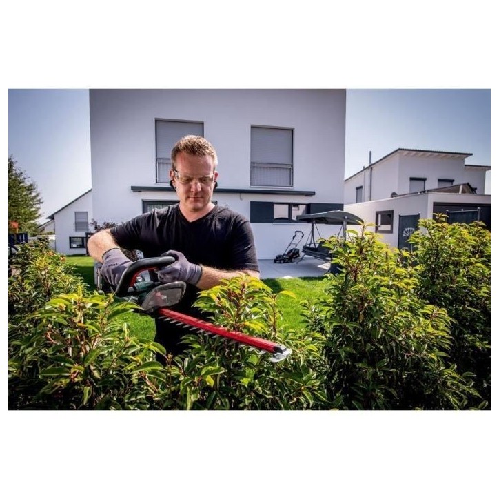Taille-haies sans fil - METABO - HS 18 LTX 65 - Lame 65 cm - 18 V - Coupe nette Taille-haies sans fil - METABO - HS 18 LTX 65 - Lame 65 cm - 18 V - Coupe nette