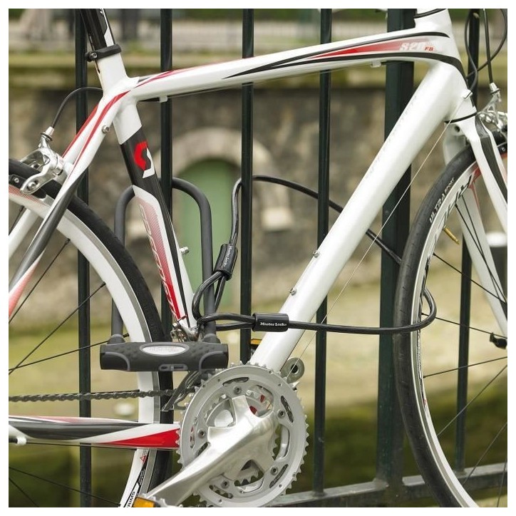 MASTER LOCK Antivol U avec Câble - A Clé MASTER LOCK Antivol U avec Câble - A Clé