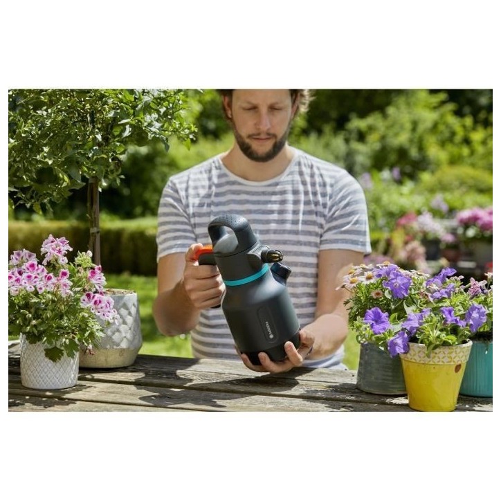 Pulvérisateur a pression GARDENA - Capacité 1.25L - Utilisation 360° - Indicateur de niveau intégré