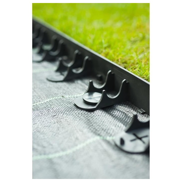 NATURE Bordure a gazon en polypropylene et polyéthylene - 16 ancres - H 4,5 x (4 x L100) cm - Noir NATURE Bordure a gazon en polypropylene et polyéthylene - 16 ancres - H 4,5 x (4 x L100) cm - Noir
