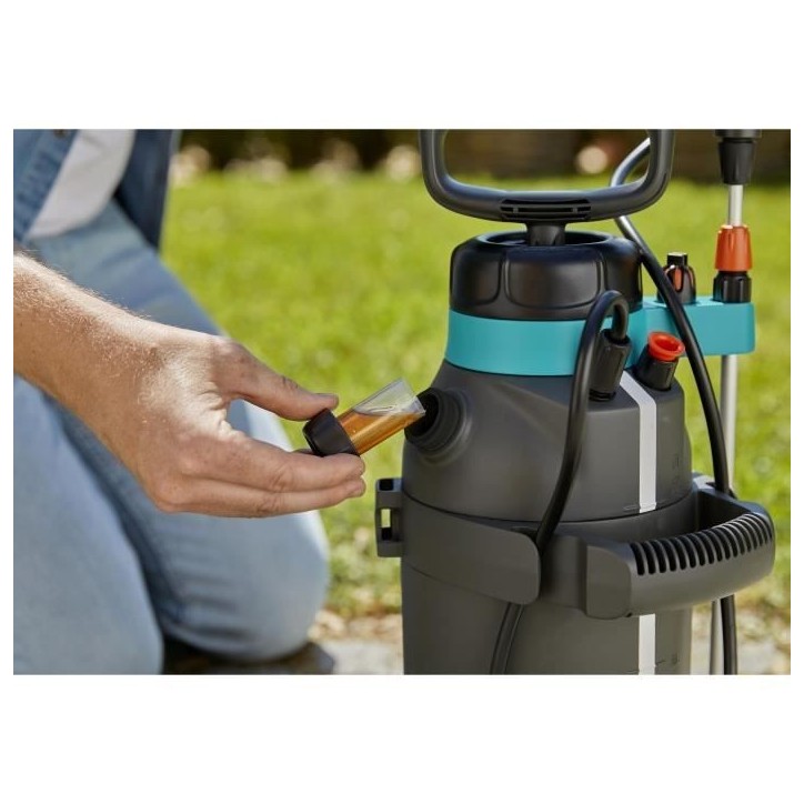 GARDENA Pulvérisateur a pression préalable Plus – Contenance réservoir 5L – Longueur tuyau 150cm – Pression max 3 bar GARDENA Pulvérisateur a pression préalable Plus – Contenance réservoir 5L – Longueur tuyau 150cm – Pression max 3 bar