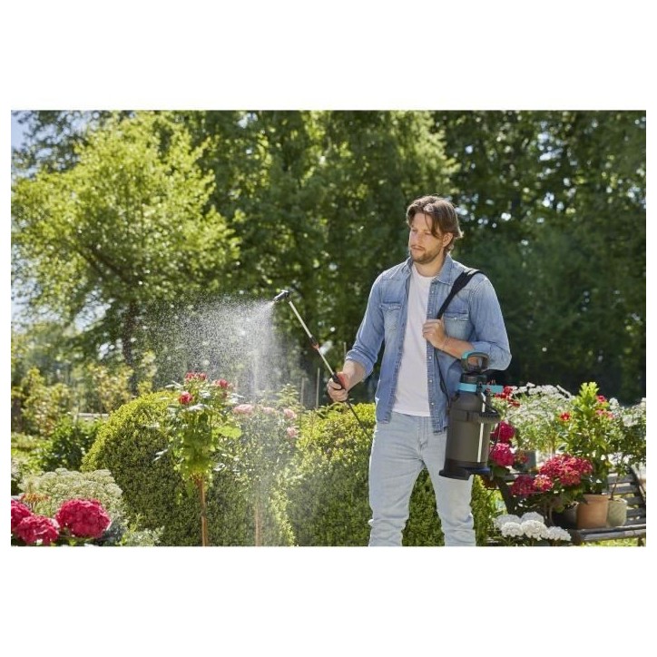 GARDENA Pulvérisateur a pression préalable Plus – Contenance réservoir 5L – Longueur tuyau 150cm – Pression max 3 bar GARDENA Pulvérisateur a pression préalable Plus – Contenance réservoir 5L – Longueur tuyau 150cm – Pression max 3 bar