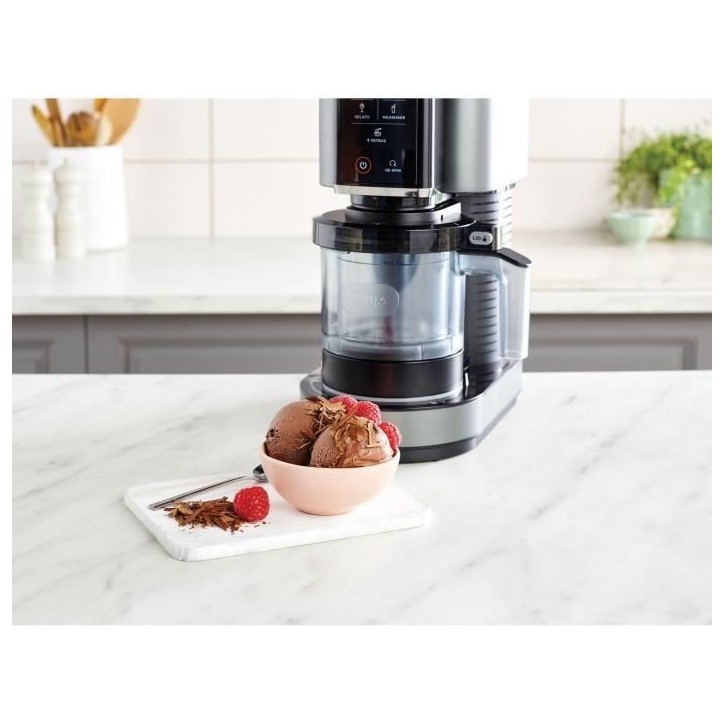 Machine a glaçes NINJA - Creami NC300EU - 6 programmes - Capacité 473ml - Jusqu'a 1,4L de glace - 3 bols inclus Machine a glaçes NINJA - Creami NC300EU - 6 programmes - Capacité 473ml - Jusqu'a 1,4L de glace - 3 bols inclus