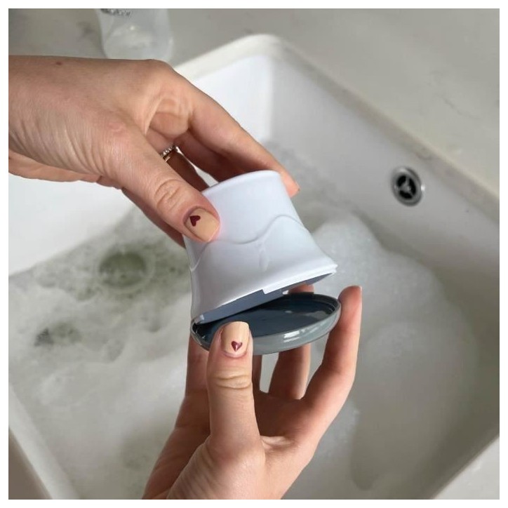 Brosse de Nettoyage - NUBY - Pour Biberon et Tétine 2 en 1 avec Support Hygiénique Brosse de Nettoyage - NUBY - Pour Biberon et Tétine 2 en 1 avec Support Hygiénique