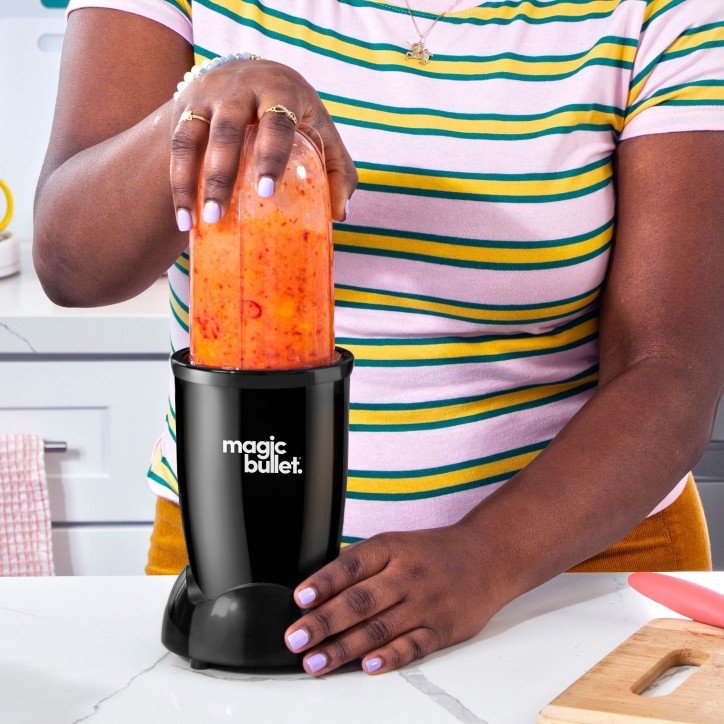 Blender - NUTRIBULLET MagicBullet - MBR04B - 200W - 560 ml - Noir -1 gourde incluse - Sans BPA Blender - NUTRIBULLET MagicBullet - MBR04B - 200W - 560 ml - Noir -1 gourde incluse - Sans BPA